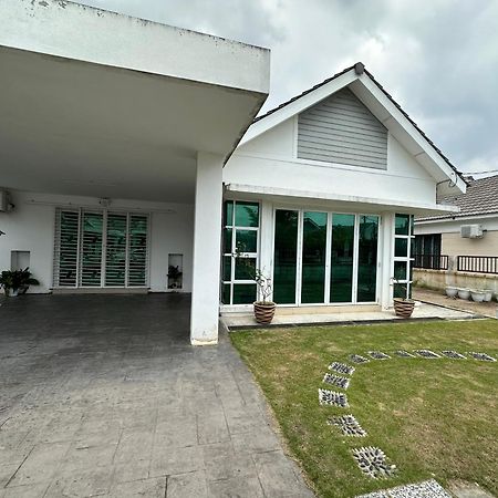 Aswadhuda Homestay Seri Iskandar Exteriör bild